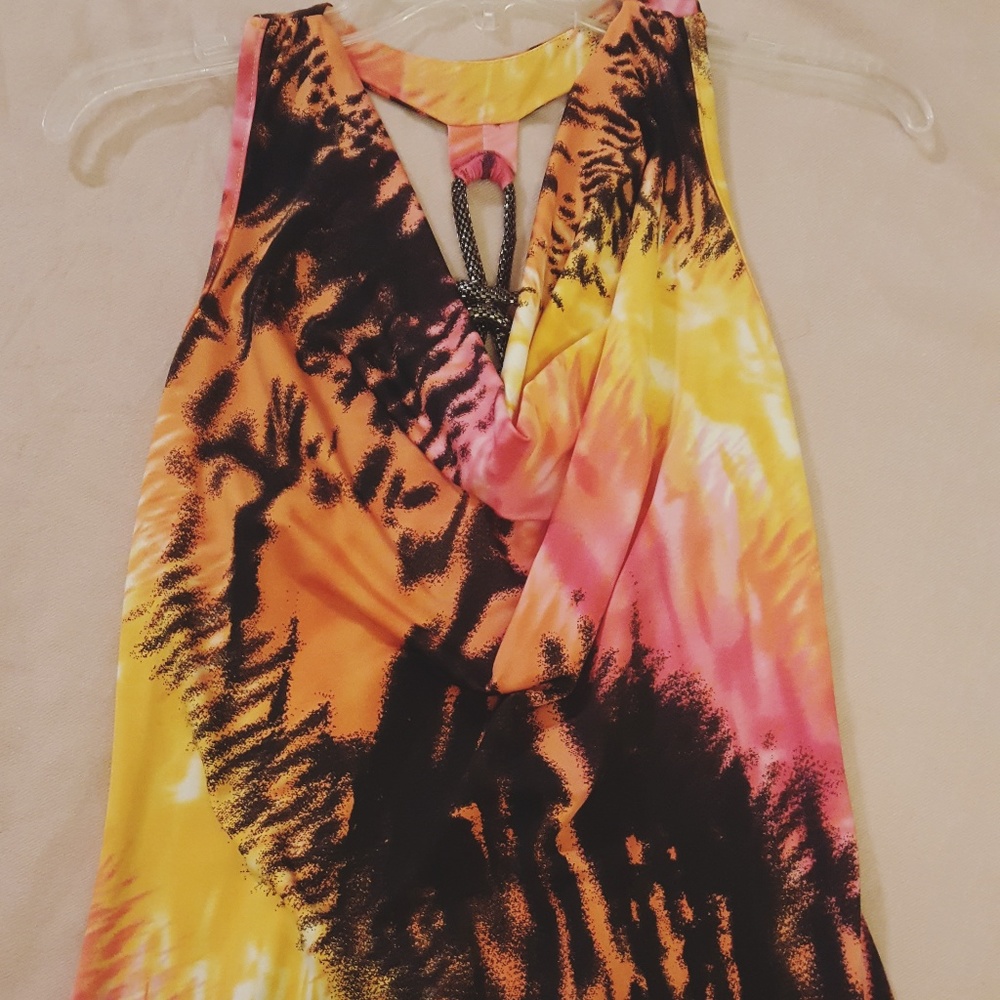 CHARLOTTE RUSSE SLEEVELESS TOP